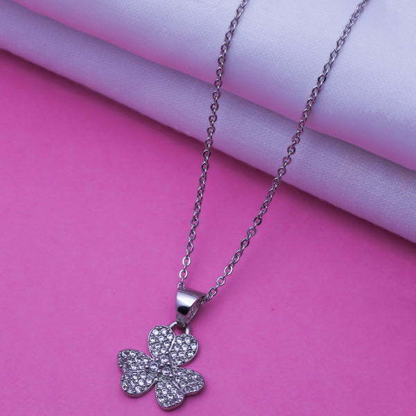 GleamPetal Clover Pendant