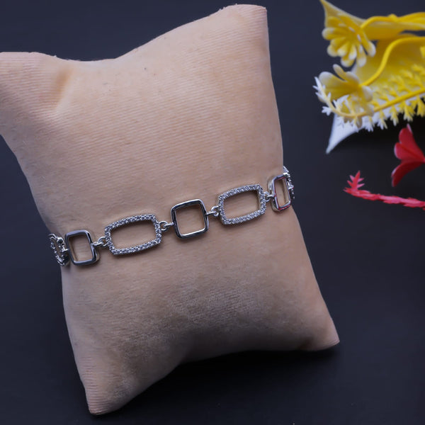 ✨ Silver Luxe Geometric Link Bracelet